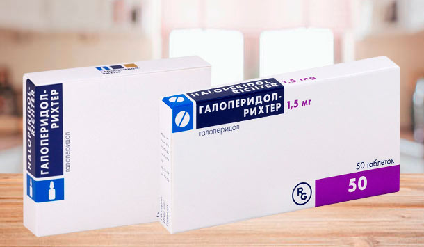 Две коробки с медикаментами