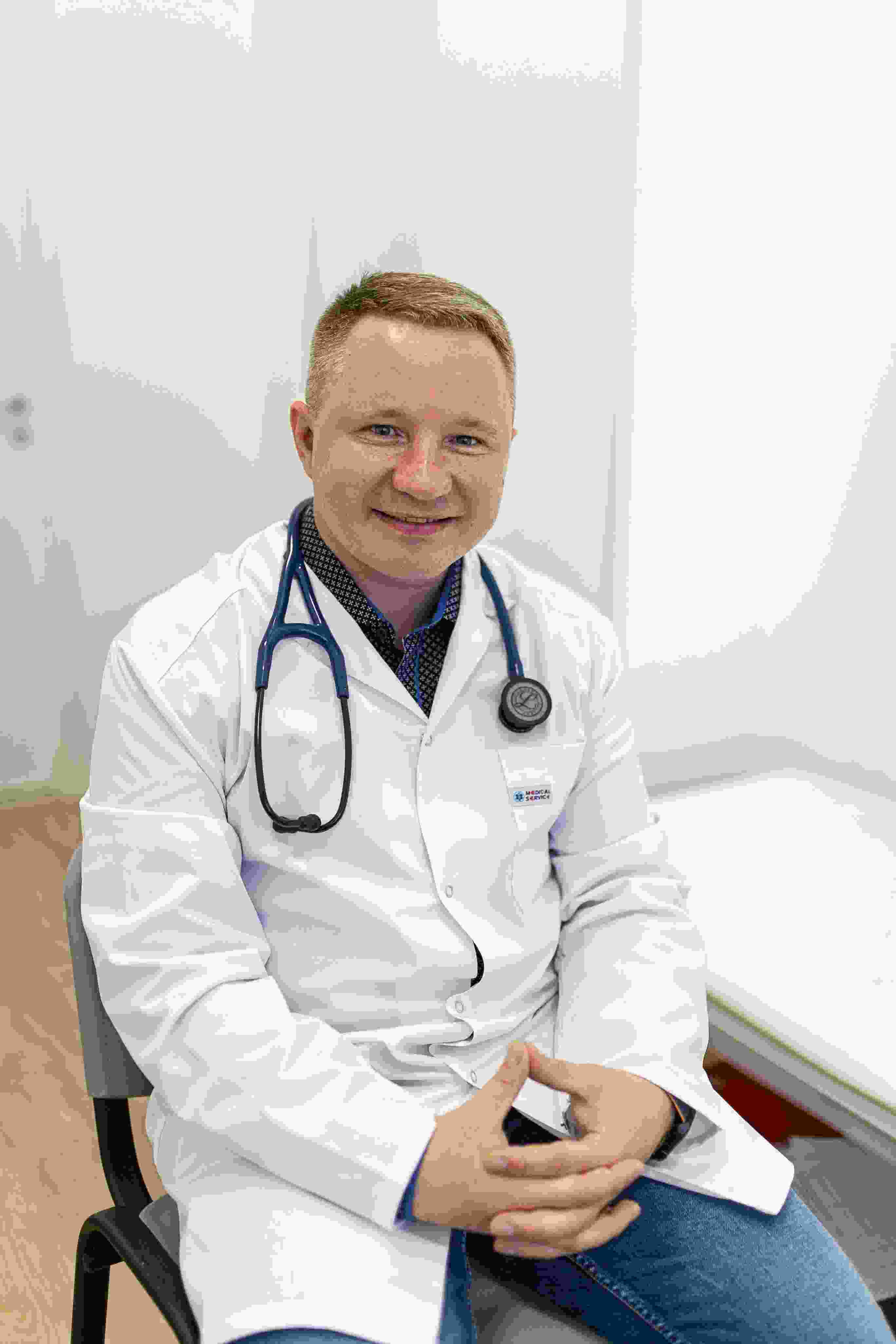 Психолог ведет приём